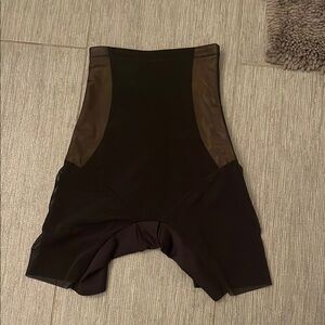 S/P maidenform shapewear never worn ! Keeps you super tight and trim